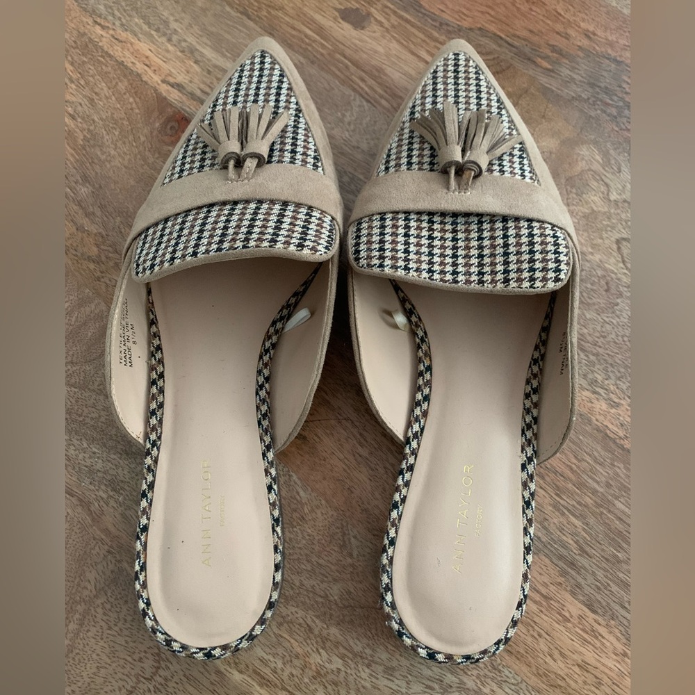 Ann Taylor Classic Houndstooth Black & Tan Mules Tassel sz 8.5 Shoes